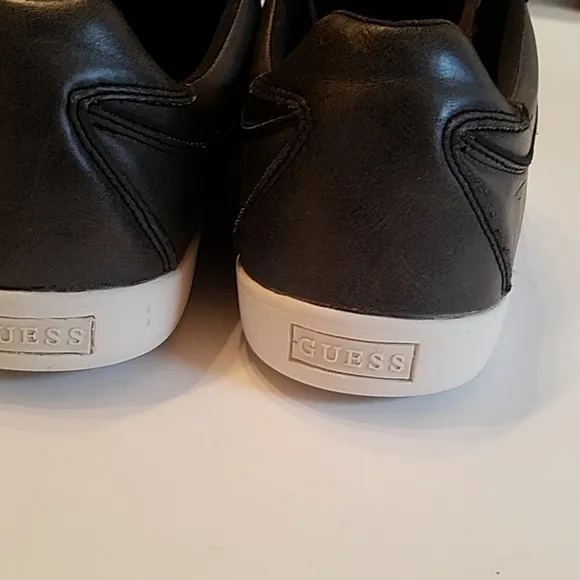 GUESS MEN CANVAS SNEAKERS