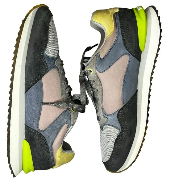 Hoff Colombo sneakers, size 8, preowned in gently used condition.