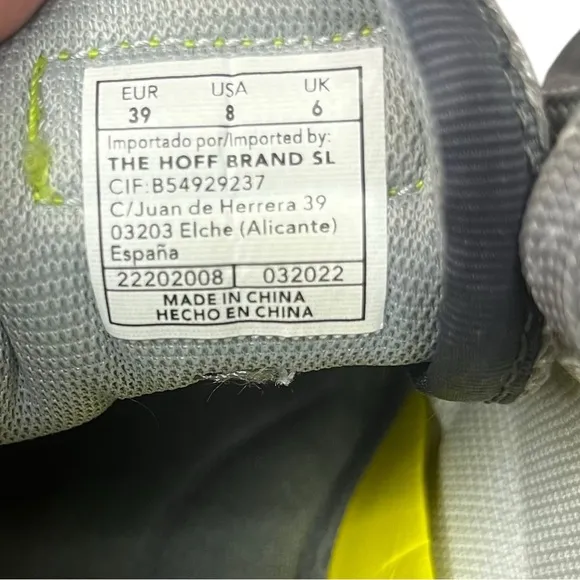 Hoff Colombo sneakers, size 8, preowned in gently used condition.