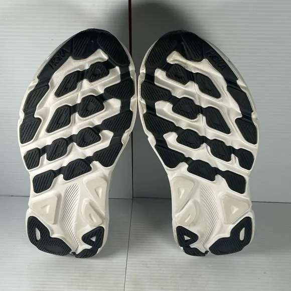 Hoka Clifton 9 - Men's White Running Shoes