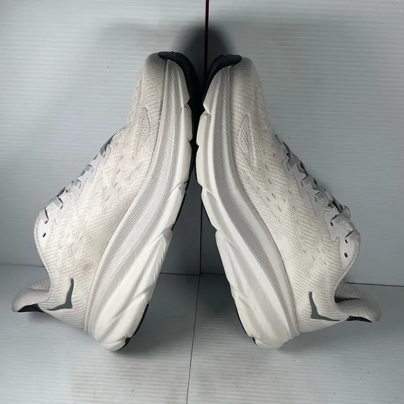 Hoka Clifton 9 - Men's White Running Shoes