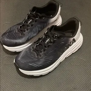 HOKA Men's Rincon 3s Size 10 (2E) Black and White Running Shoes