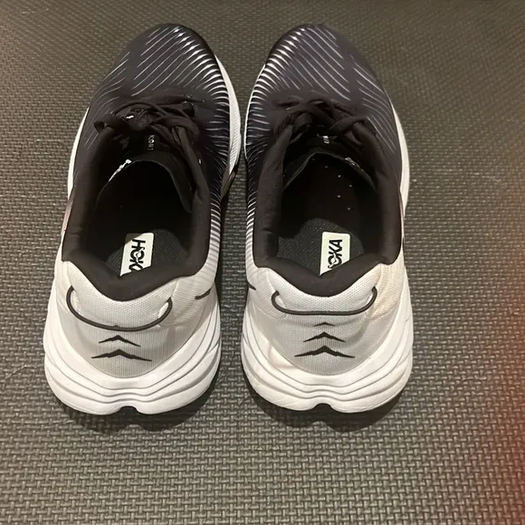 HOKA Men's Rincon 3s Size 10 (2E) Black and White Running Shoes