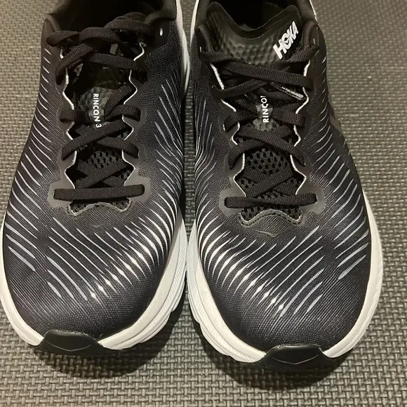 HOKA Men's Rincon 3s Size 10 (2E) Black and White Running Shoes