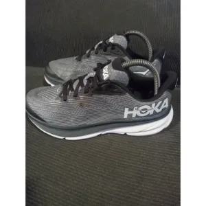 HOKA ONE ONE Clifton 9 Youth Big Kid Sneaker, Black/White, Unisex Size 6.5 MD US