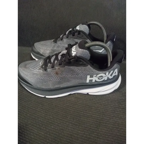 HOKA ONE ONE Clifton 9 Youth Big Kid Sneaker, Black/White, Unisex Size 6.5 MD US