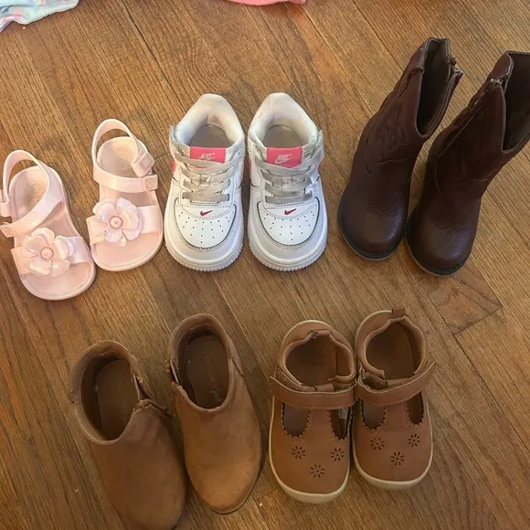 Huge toddler girls clothing bundle 2T and 3T with shoes size 5/6 and sunhats