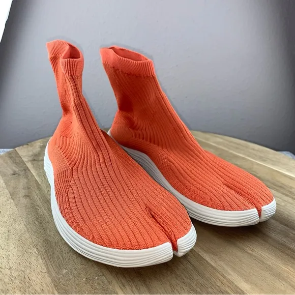 ILYSM Vibrant Orange Camel Split-Toe Sock Sneakers Size M 6 W 7.5 NWOT