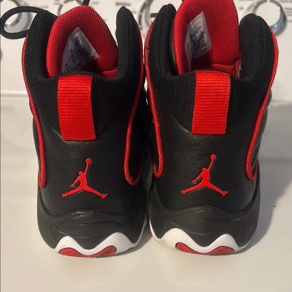 Jordan Kids' Grade School Pro Strong Basketball Shoes