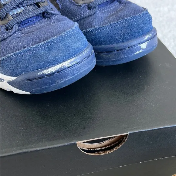 Jordan Kids Retro 5 SE Midnight Navy Sneakers size 2Y, with original box
