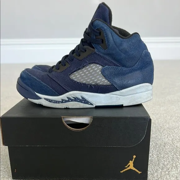 Jordan Kids Retro 5 SE Midnight Navy Sneakers size 2Y, with original box