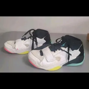 Jordan Zion 2 White Volt Dynamic Turquoise, Size 7Y