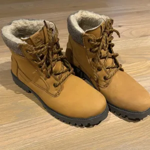 Kamik Cleansport Leather Insulated Hiking Boots Size 9