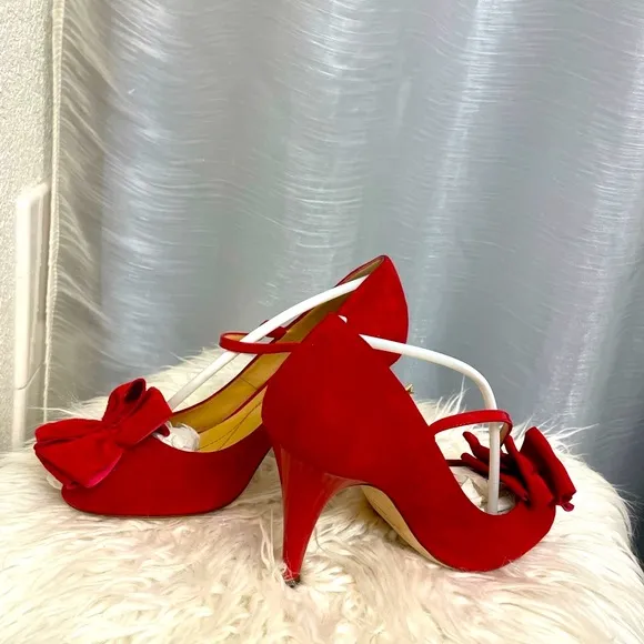 Kate spade Gorgeous  Darla  Lipstick 💄 Red suede heeled shoes. Ankle strap .