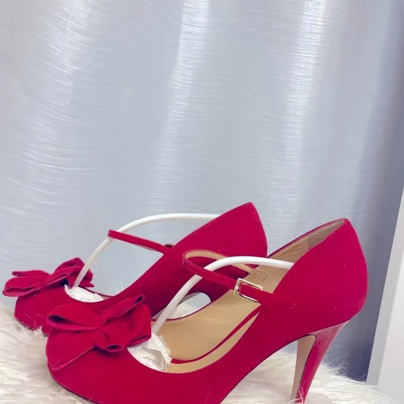 Kate spade Gorgeous  Darla  Lipstick 💄 Red suede heeled shoes. Ankle strap .