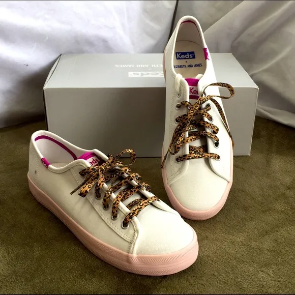 KEDS “ELIZABETH &amp; JAMES” WHITE CANVAS SNEAKERS