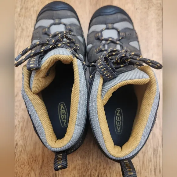 Keen Voyager Mid Mens 8; Waterproof Hiking Boots‎