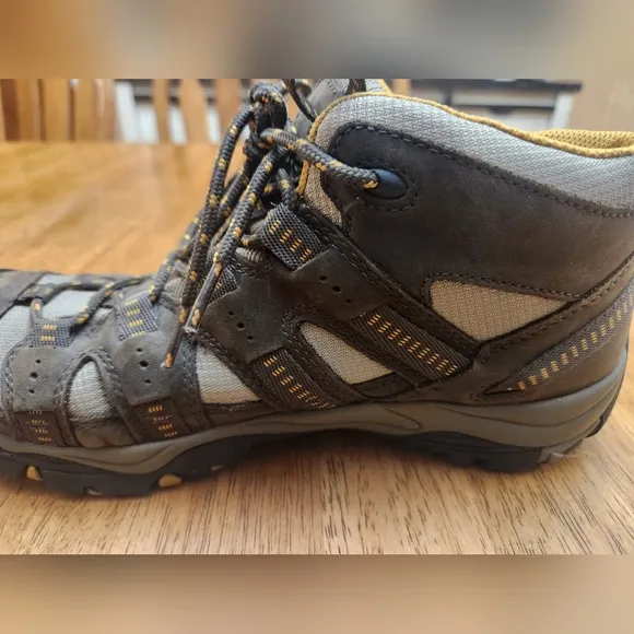 Keen Voyager Mid Mens 8; Waterproof Hiking Boots‎