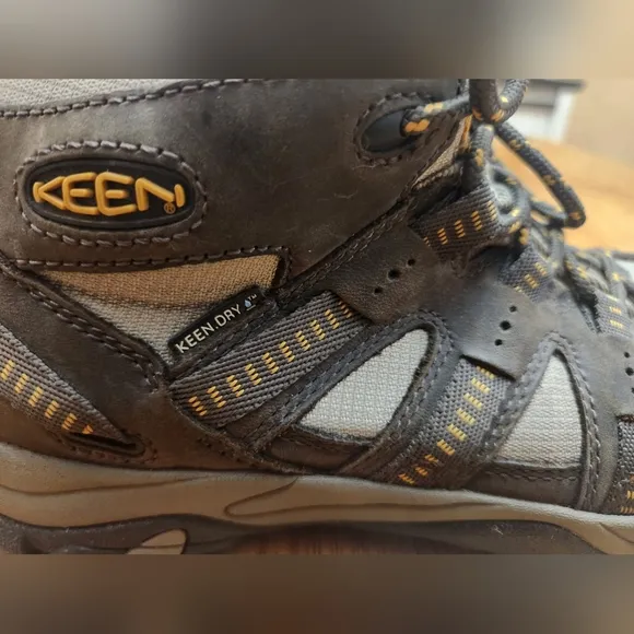 Keen Voyager Mid Mens 8; Waterproof Hiking Boots‎