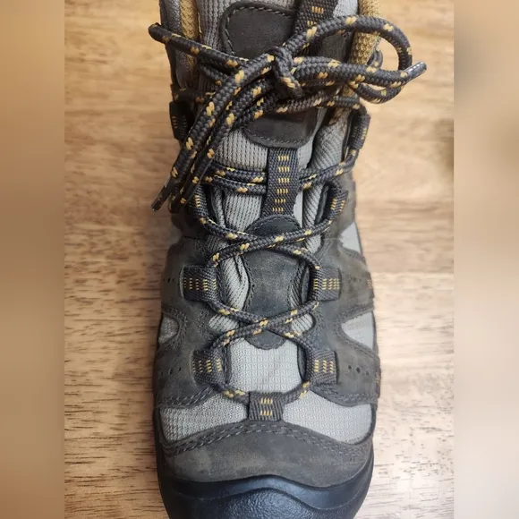 Keen Voyager Mid Mens 8; Waterproof Hiking Boots‎