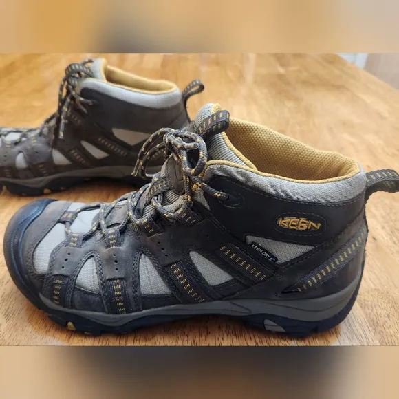 Keen Voyager Mid Mens 8; Waterproof Hiking Boots‎