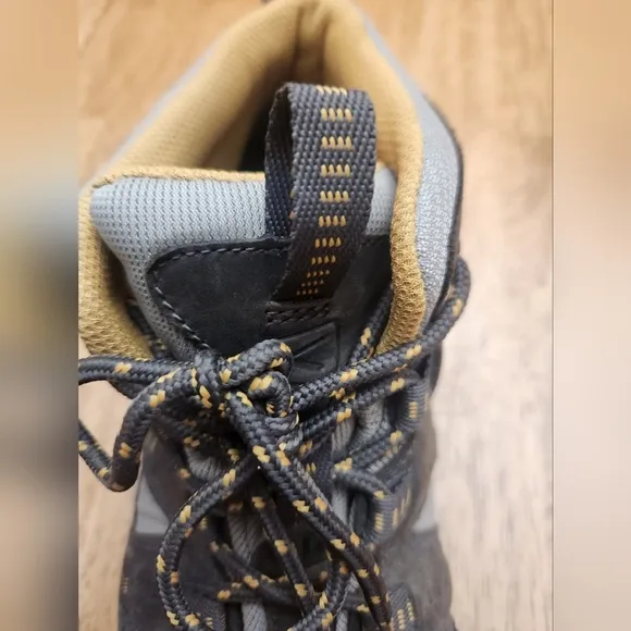 Keen Voyager Mid Mens 8; Waterproof Hiking Boots‎