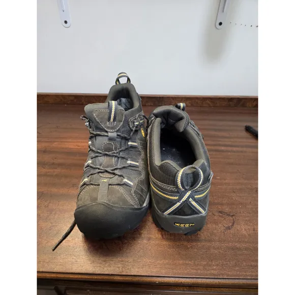 Keen WATERPROOF HIKING/WATER SHOES FOR MEN. Worn 1 Time. Size 11