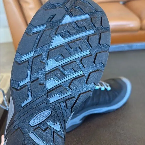 KEEN Women's Circadia Polar Black Hiking Boots size 9.5