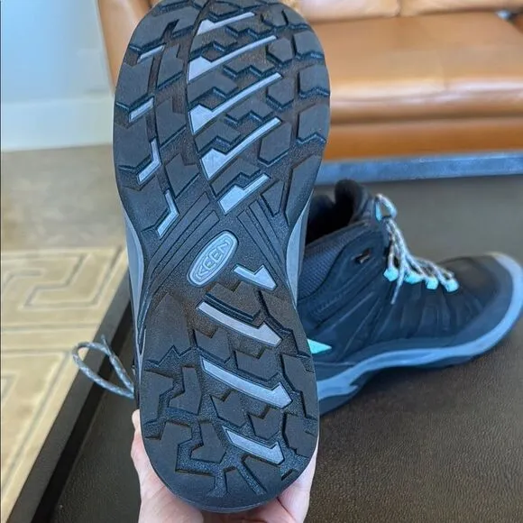 KEEN Women's Circadia Polar Black Hiking Boots size 9.5