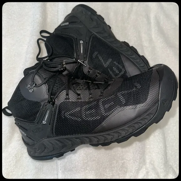 KEEN🥾🪽💦NXIS EVO Black Hiking One Owner. 13. Low Mileage. Great Condition.
