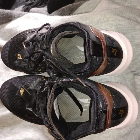 Kids Black Basketball Shoes