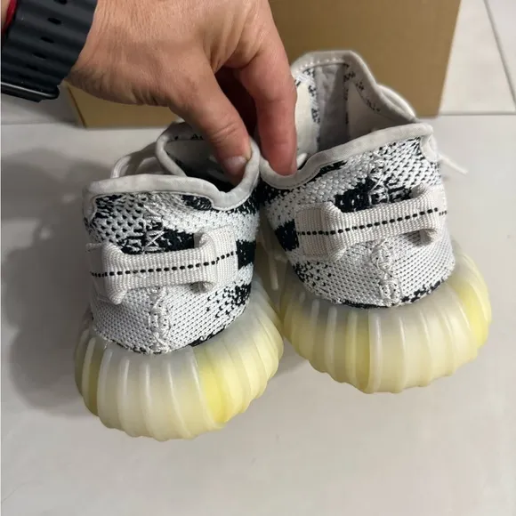 Kids Yeezy Boost 350 V2 ‘Zebra’