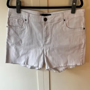 Kut From The Kloth Denim Women’s NWOT Jean Gidget Fray‎ Shorts Size 12