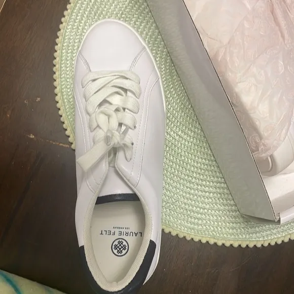 Laurie Felt Women's White and Black Sneakers 7.5