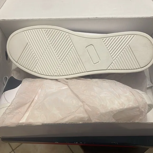Laurie Felt Women's White and Black Sneakers 7.5