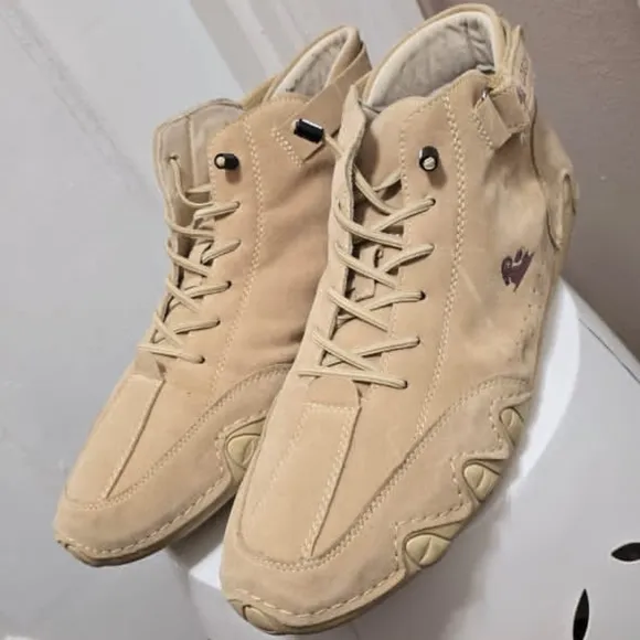 LDECK Aus Tan Waterproof Sneakers Size 13🌴