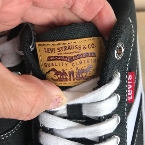 Levi's Sneakers Men's Canvas Black &amp; White 8.0 NWT
