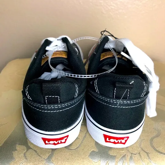 Levi's Sneakers Men's Canvas Black &amp; White 8.0 NWT