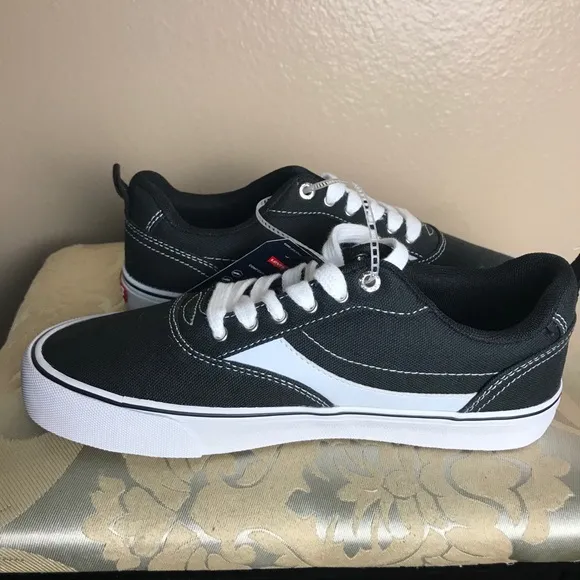Levi's Sneakers Men's Canvas Black &amp; White 8.0 NWT
