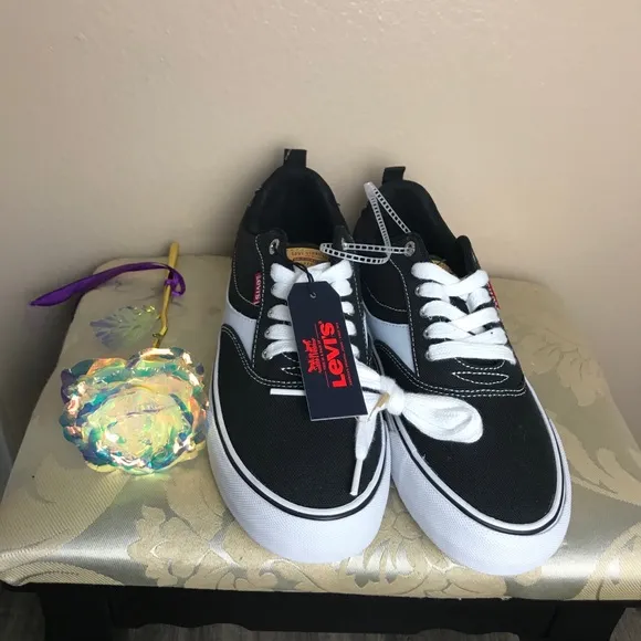 Levi's Sneakers Men's Canvas Black &amp; White 8.0 NWT