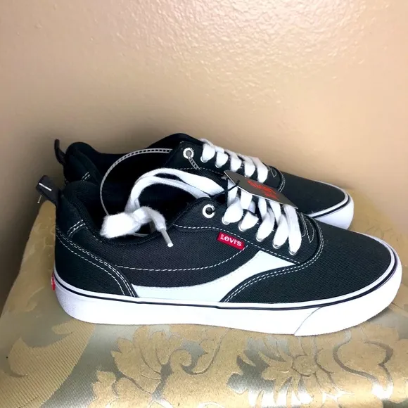 Levi's Sneakers Men's Canvas Black &amp; White 8.0 NWT