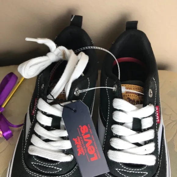 Levi's Sneakers Men's Canvas Black &amp; White 8.0 NWT