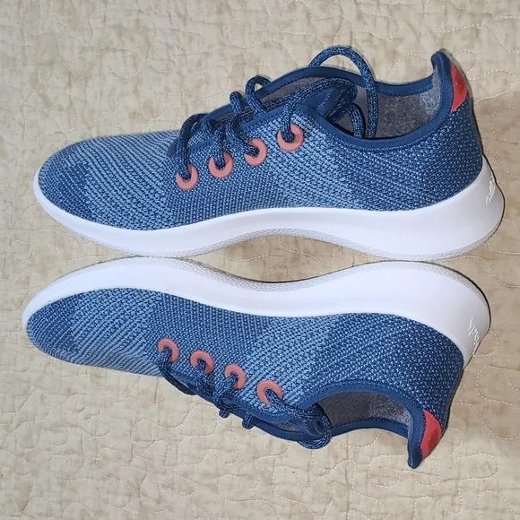 Limited Edition Allbirds The Met 150 Hokusai’s Red Fuji Tree Runners Sneakers