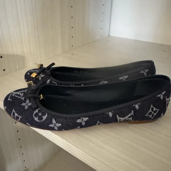 Louis Vuitton Black Flats with Bow Detail