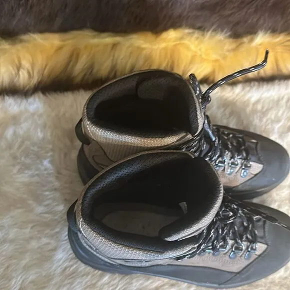 Lowa hiking boots 37.5 (5090)