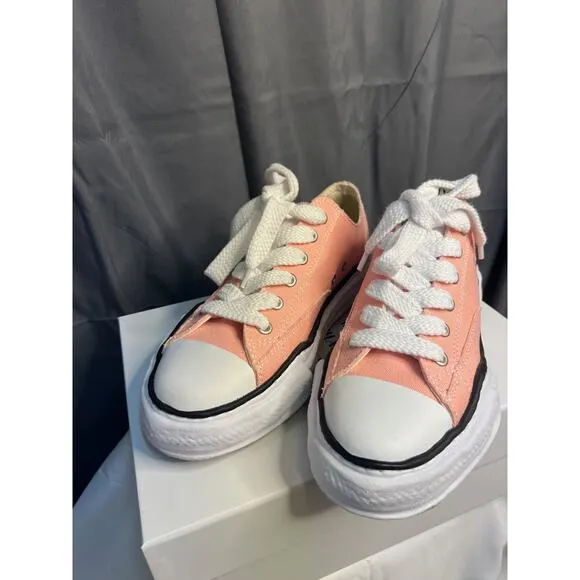 MAISON MIHARA YASUHIRO &quot;PETERSON&quot; OG SOLE CANVAS LOW-TOP SNEAKER (PINK/WHITE)