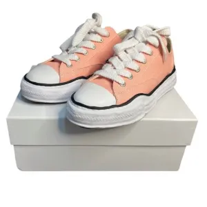 MAISON MIHARA YASUHIRO &quot;PETERSON&quot; OG SOLE CANVAS LOW-TOP SNEAKER (PINK/WHITE)