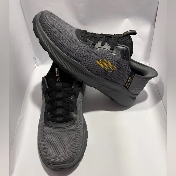 Men’s 11 sketchers Equalizer 5.0 slip ins