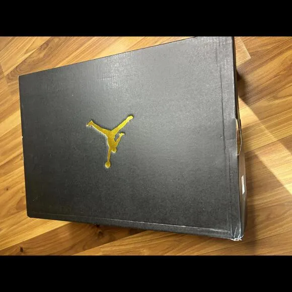 MEN'S AIR JORDAN RETRO 1 MID CASUAL SHOES Size 10