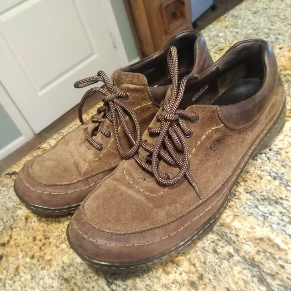 Men’s Born Handcrafted Footwear Size 11.5  45.5 Brown Casual Suede Shoes M6573